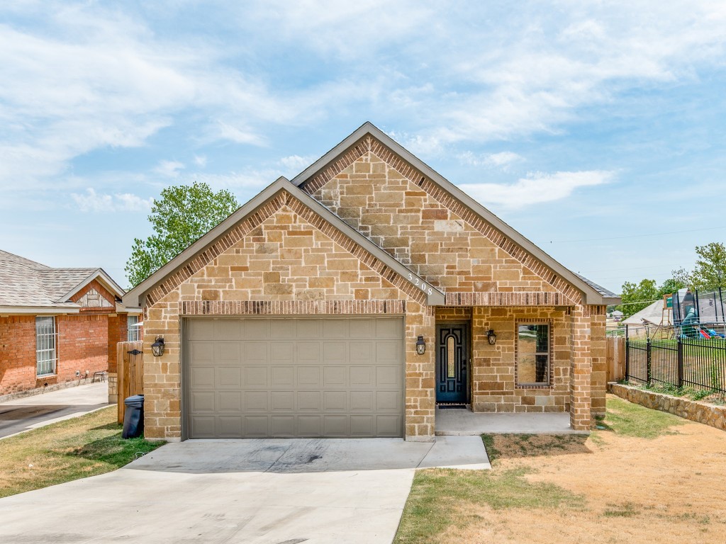 3208 Loving Avenue Fort Worth TX 76106