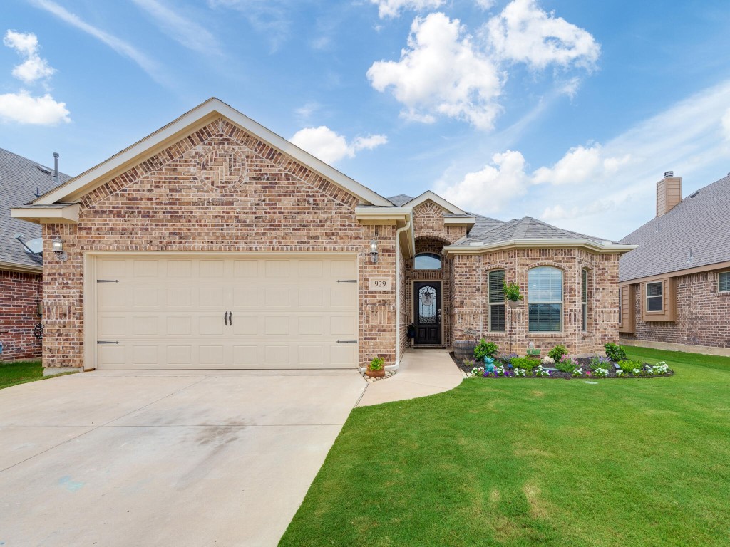 929 Viburnum Drive Fort Worth TX 76131