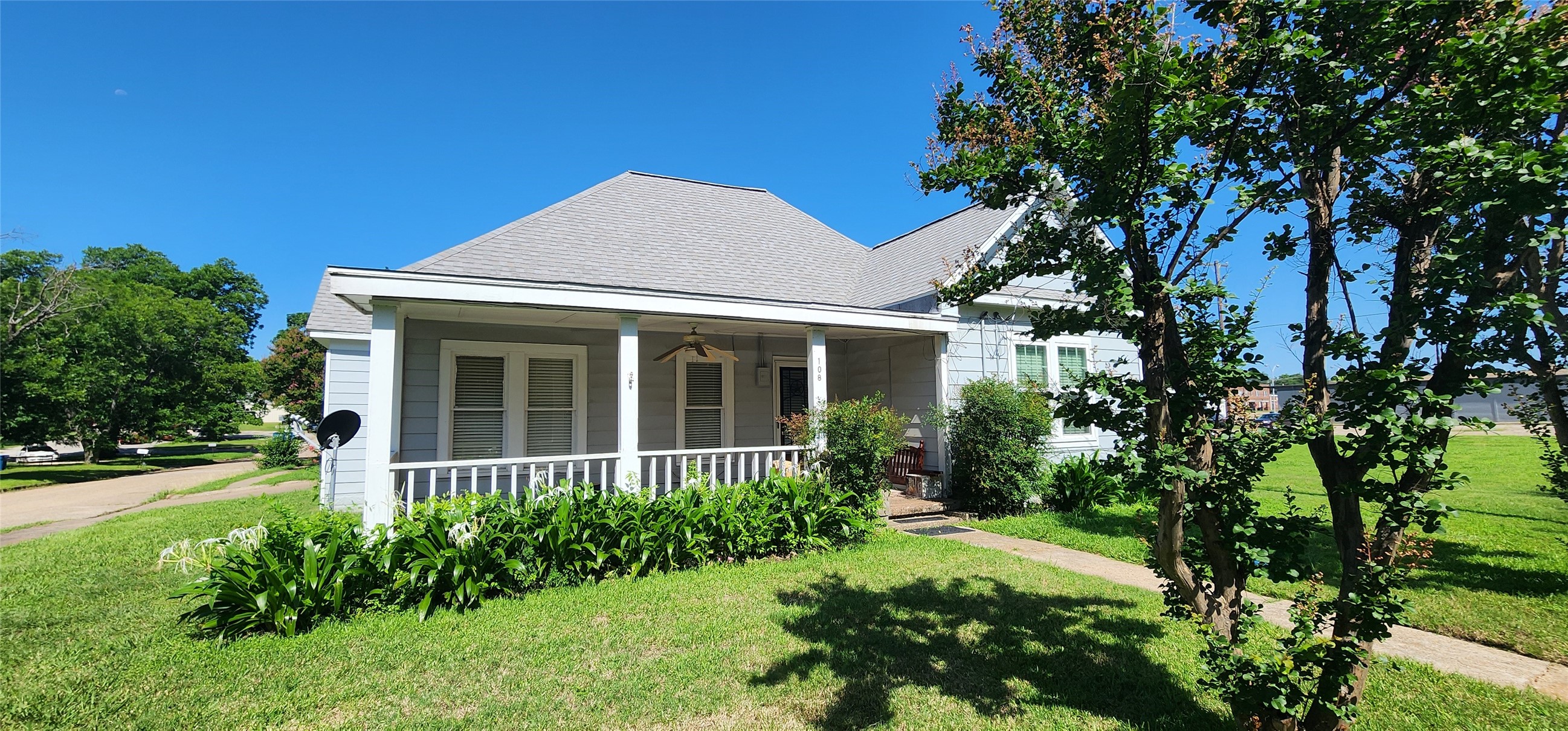 108 S Bonham Street Mexia TX 76667