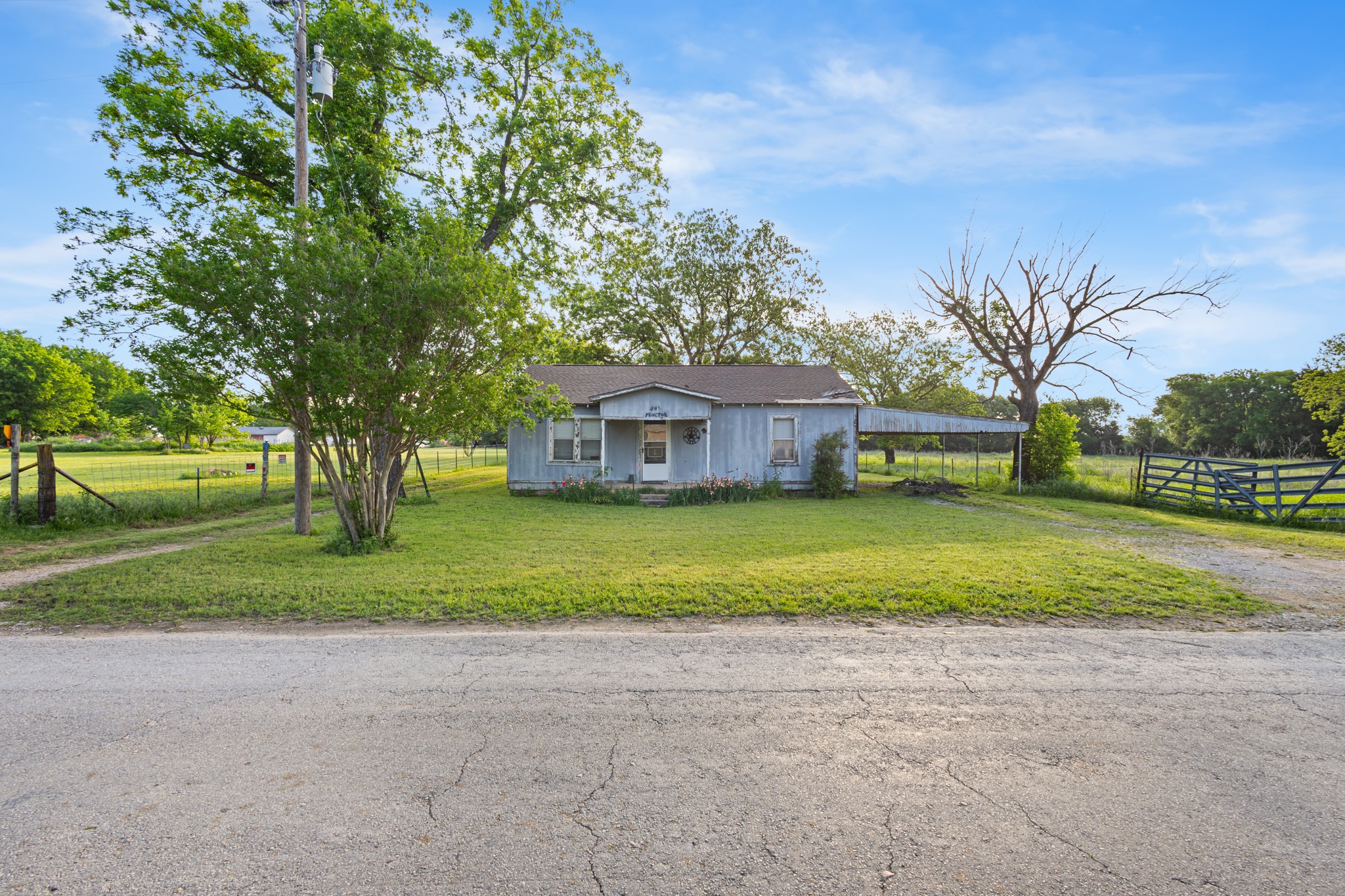 201 Proctor Lane Sunset TX 76270
