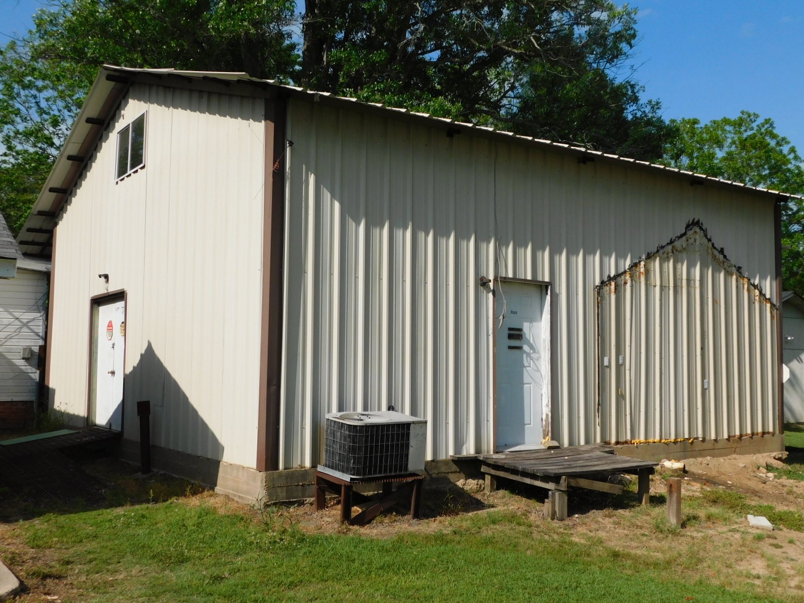 105 NW 2nd Springhill LA 71075