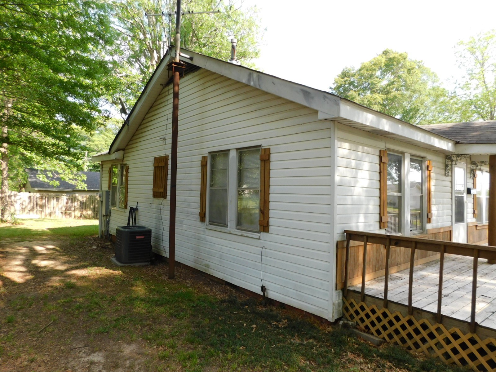 105 NW 2nd Springhill LA 71075