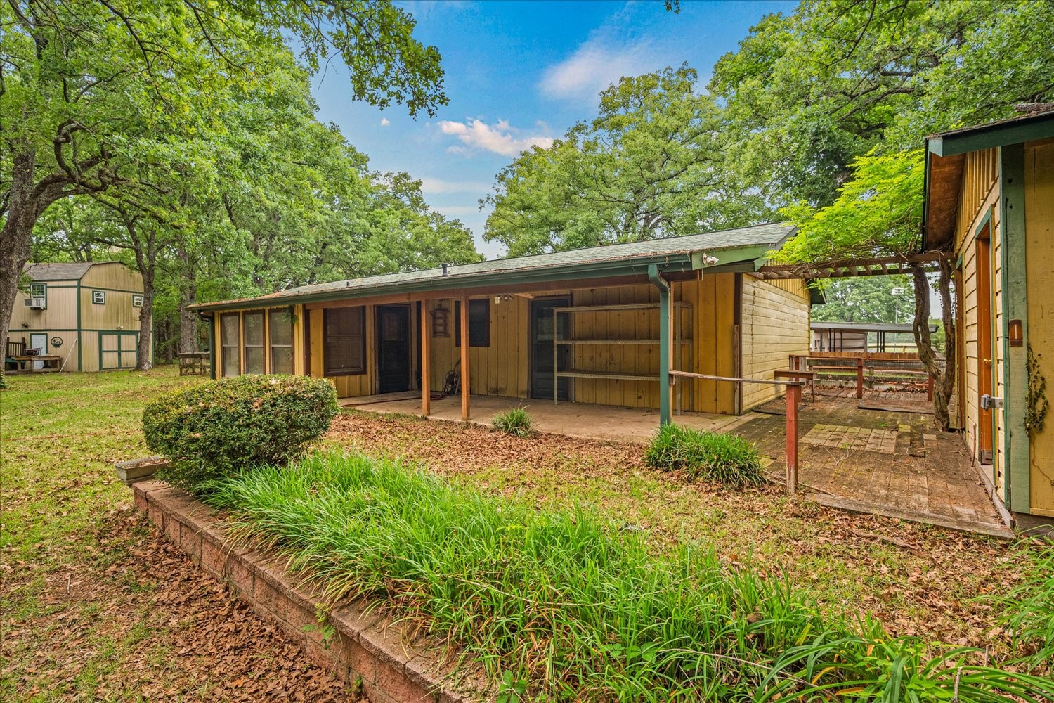1879 County Road 3302 Greenville TX 75402