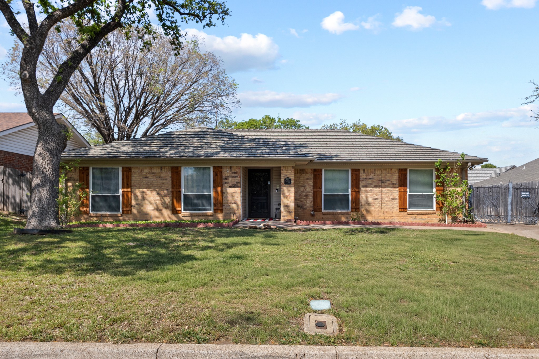 2011 Bay Oaks Drive Arlington TX 76012