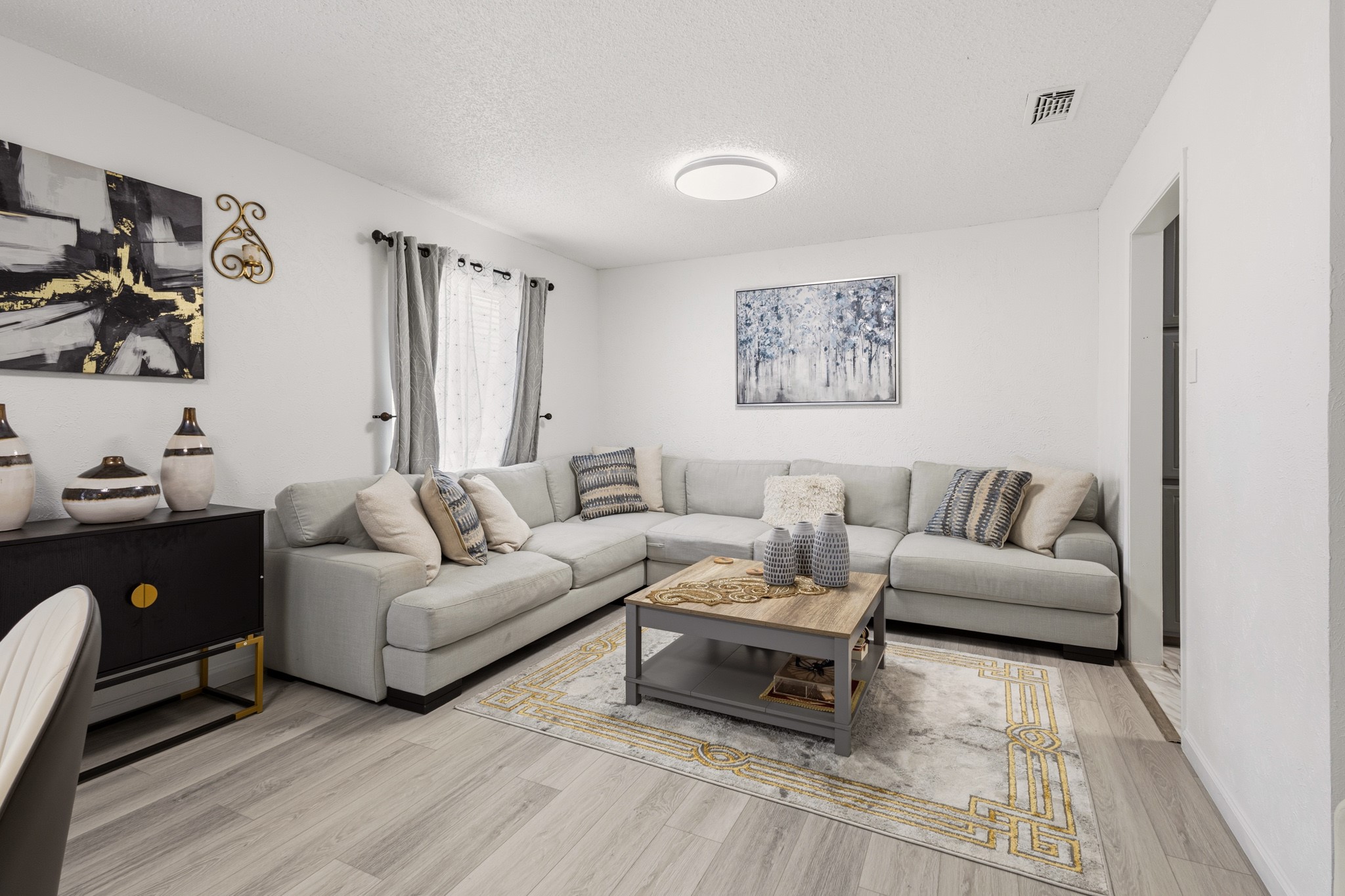 2011 Bay Oaks Drive Arlington TX 76012