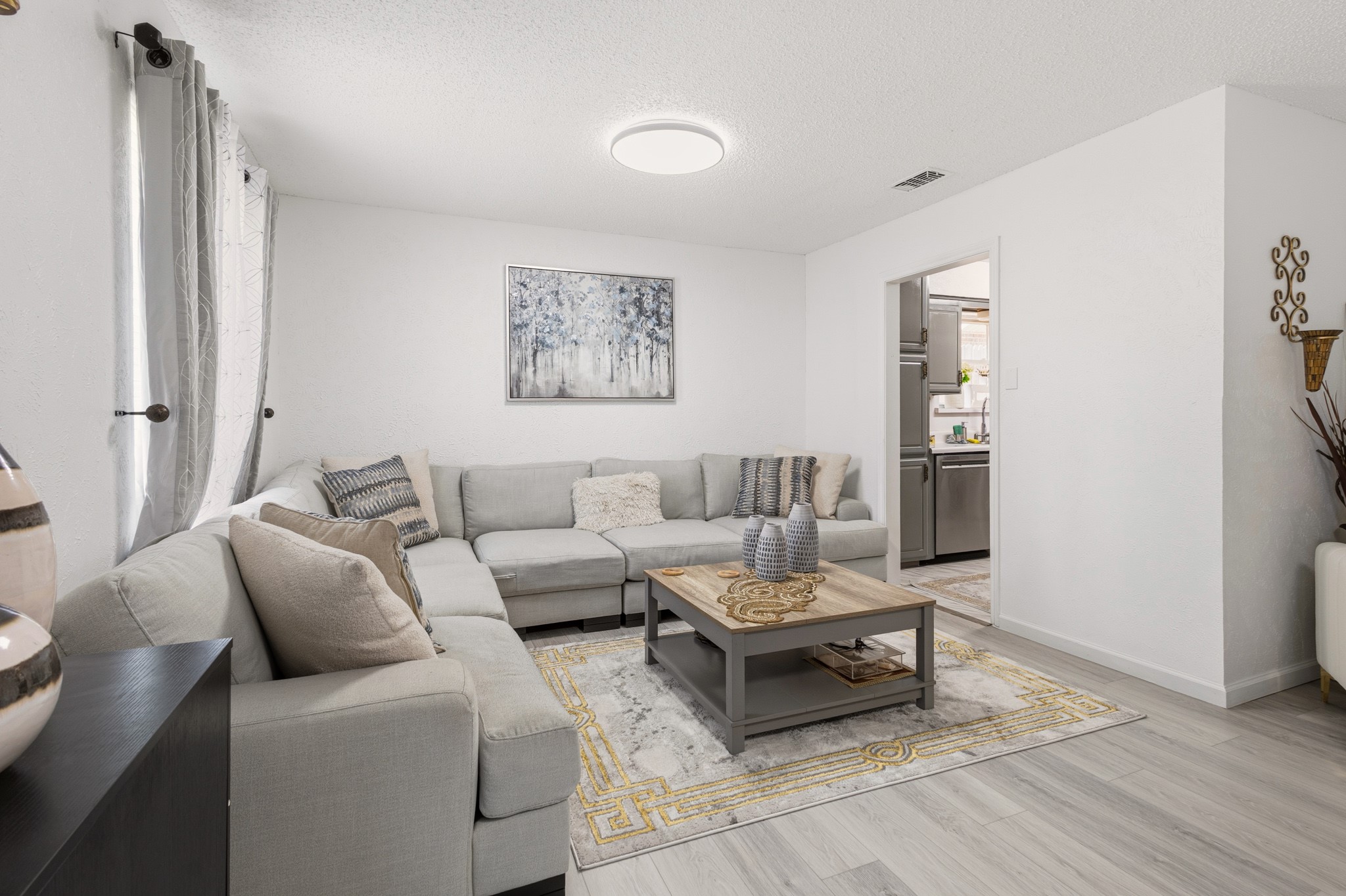 2011 Bay Oaks Drive Arlington TX 76012