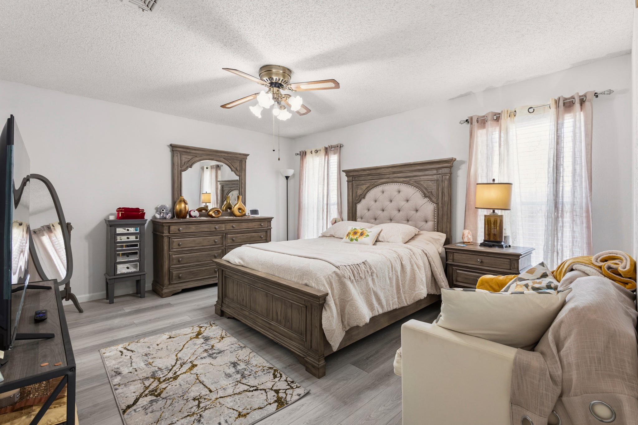 2011 Bay Oaks Drive Arlington TX 76012