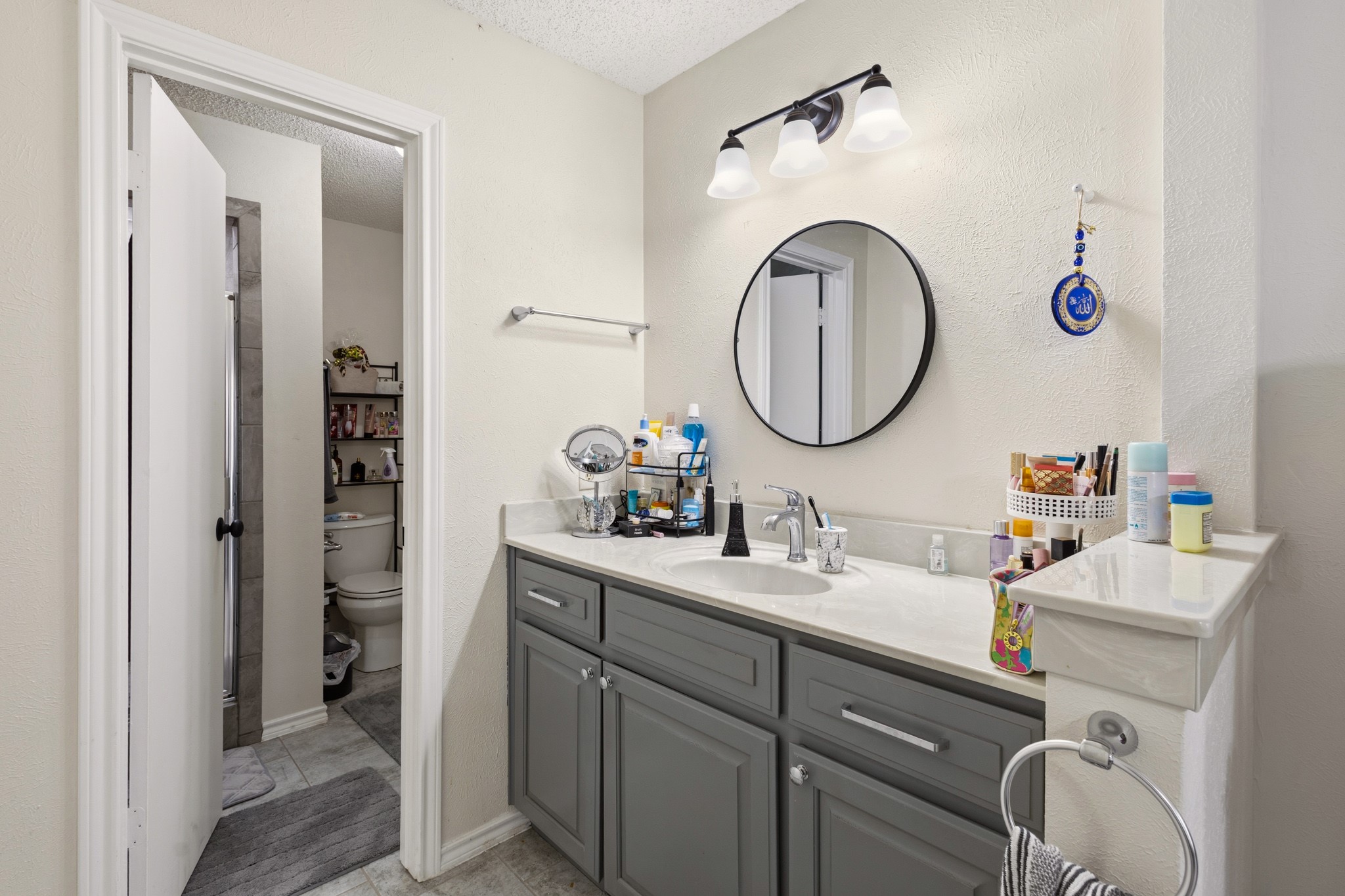 2011 Bay Oaks Drive Arlington TX 76012