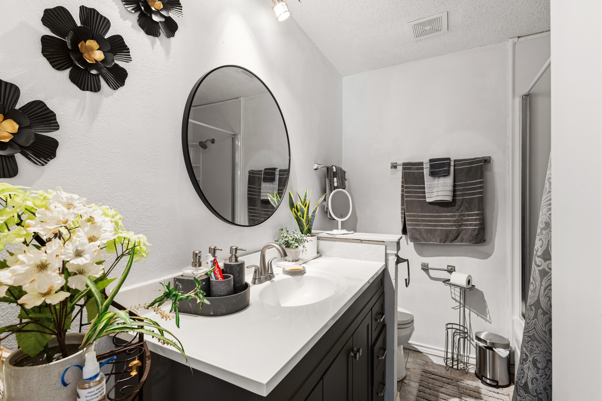 2011 Bay Oaks Drive Arlington TX 76012