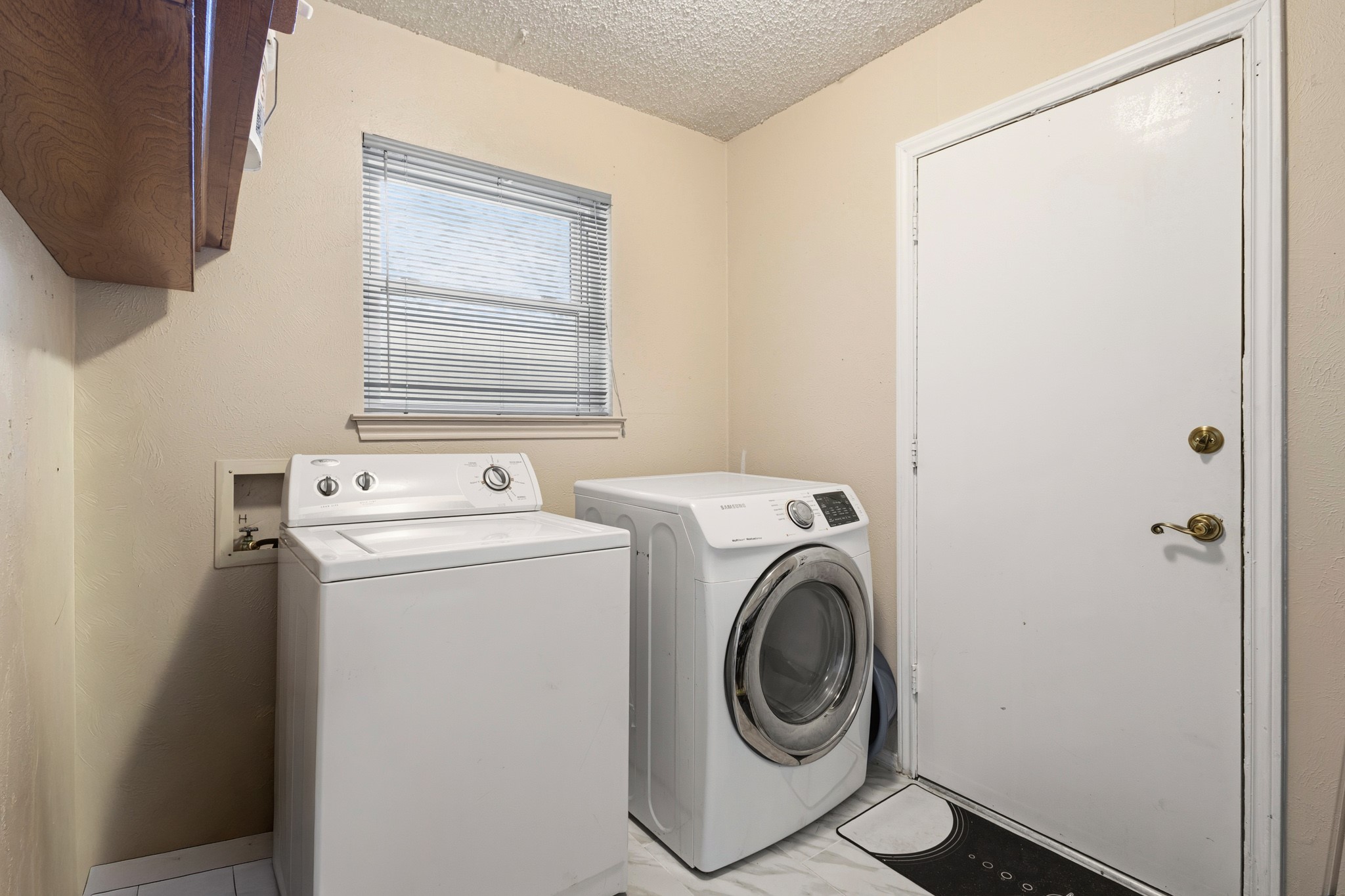 2011 Bay Oaks Drive Arlington TX 76012