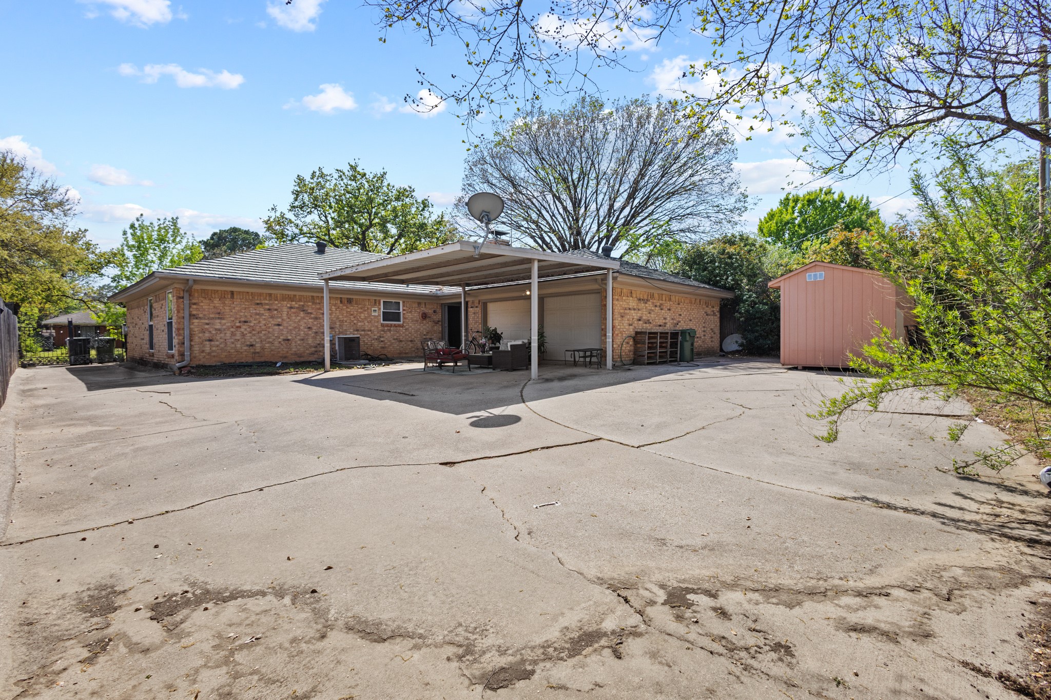 2011 Bay Oaks Drive Arlington TX 76012