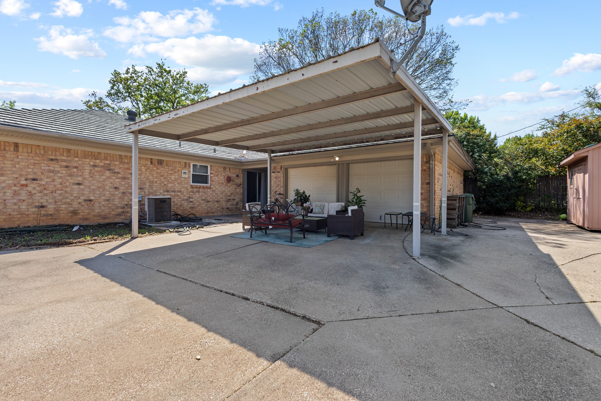 2011 Bay Oaks Drive Arlington TX 76012