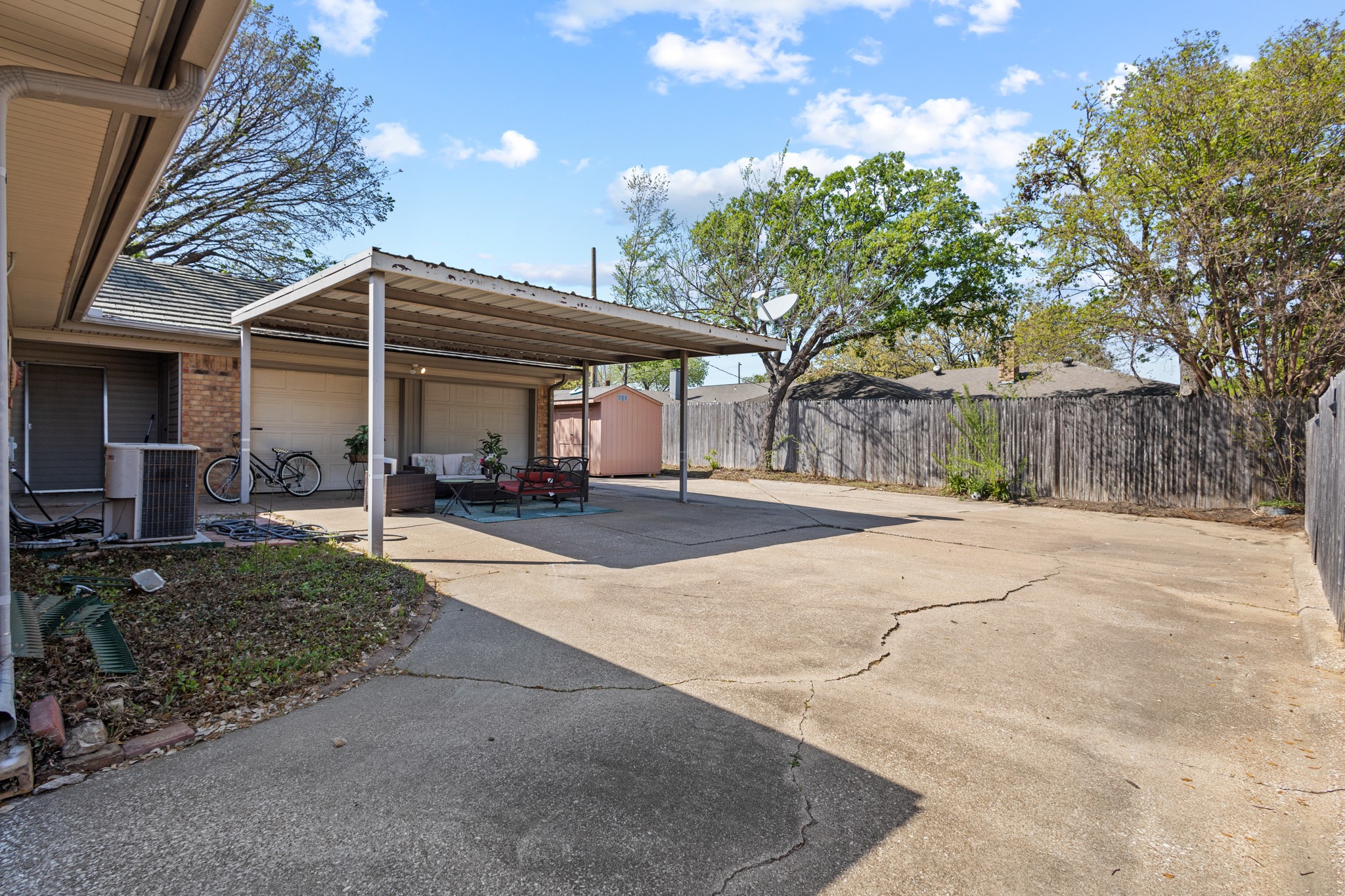 2011 Bay Oaks Drive Arlington TX 76012