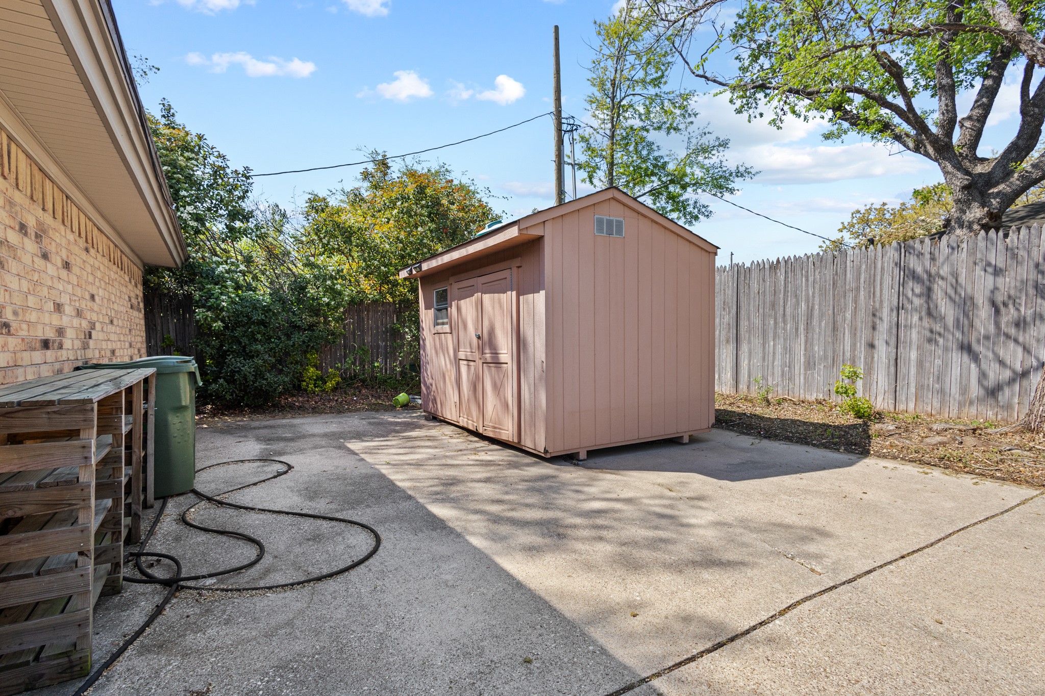 2011 Bay Oaks Drive Arlington TX 76012