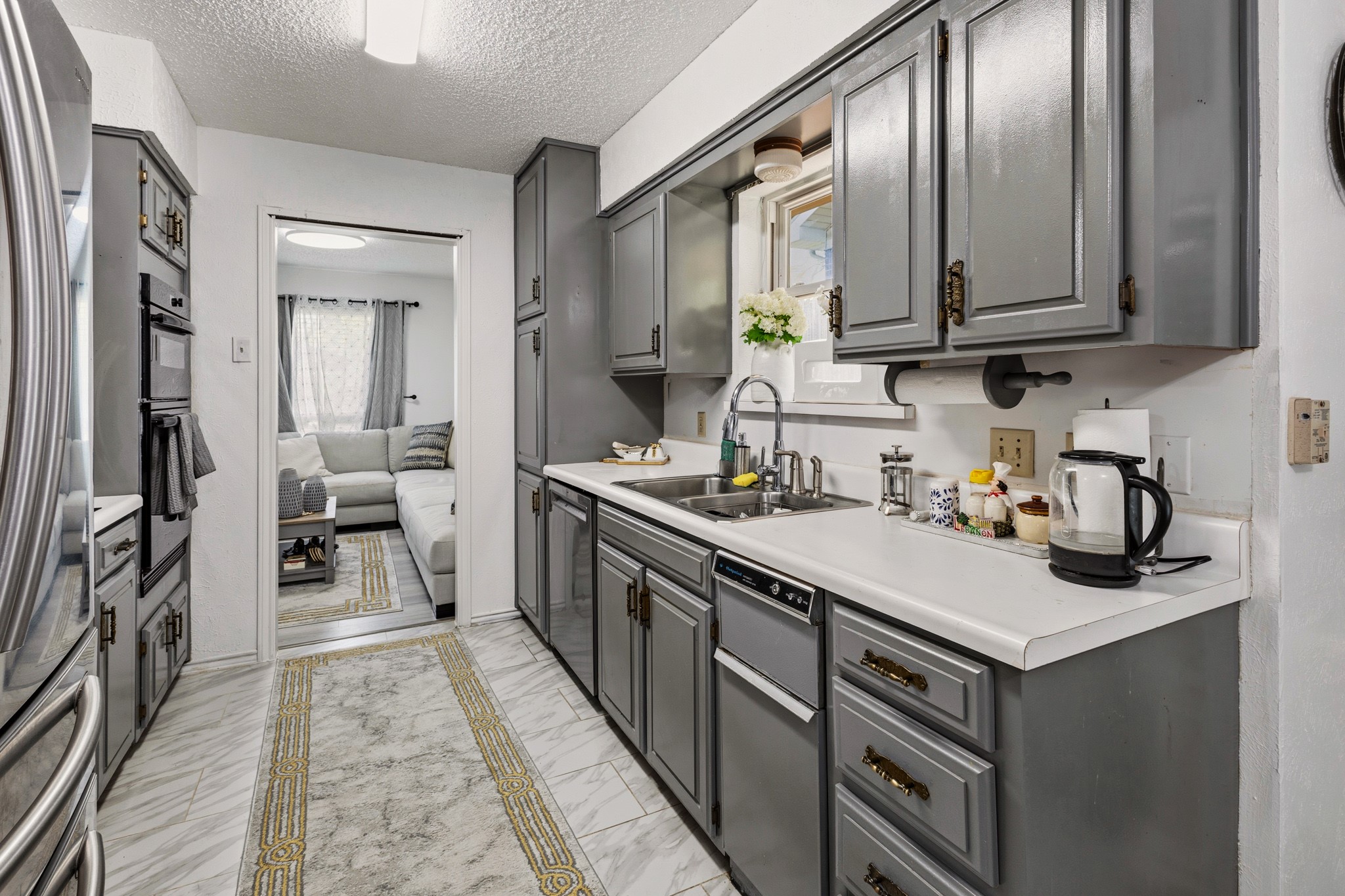 2011 Bay Oaks Drive Arlington TX 76012