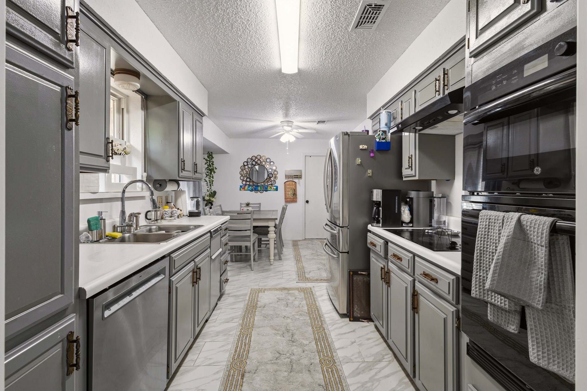2011 Bay Oaks Drive Arlington TX 76012