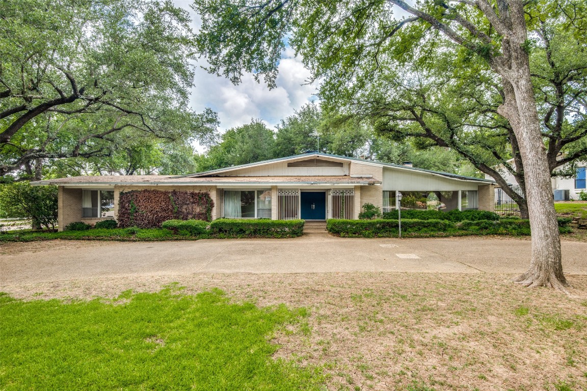 6909 Elmridge Drive Dallas TX 75240