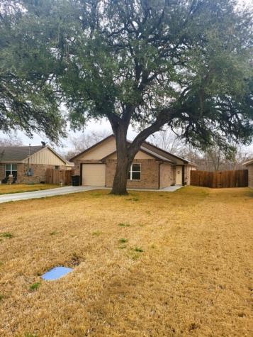 906 E Avenue B Lampasas TX 76550
