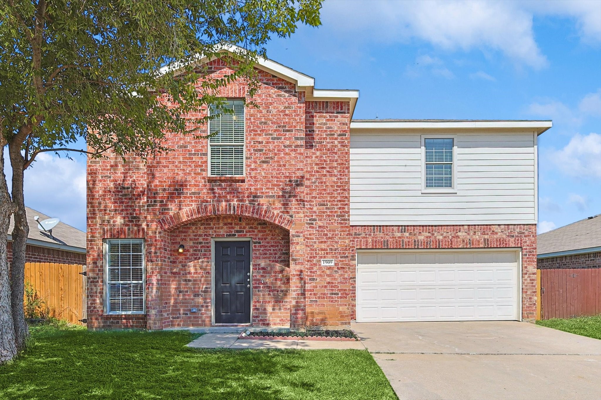 1909 Belshire Court Fort Worth TX 76140
