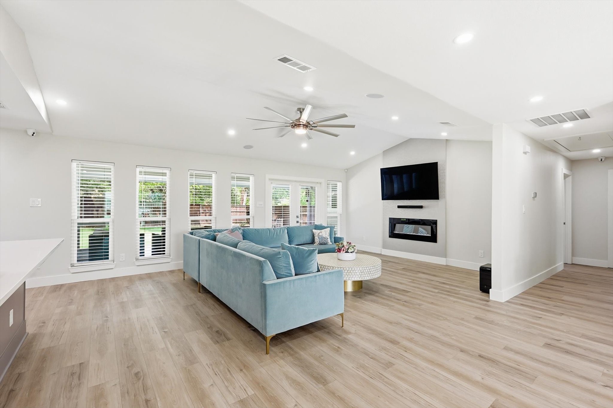 1909 W Red Bird Lane Dallas TX 75232