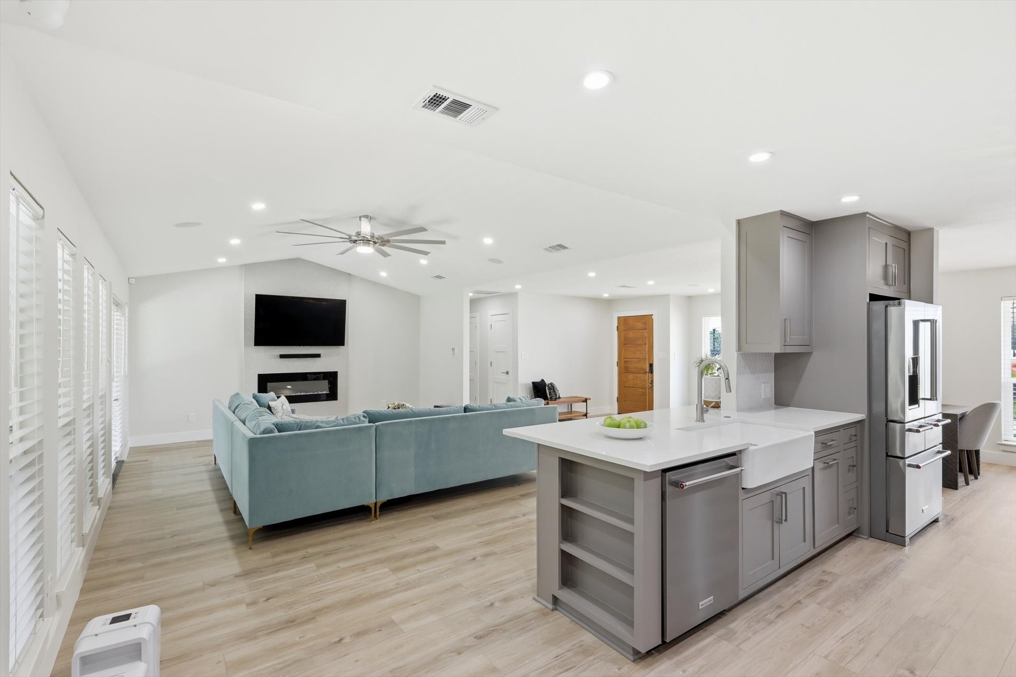 1909 W Red Bird Lane Dallas TX 75232