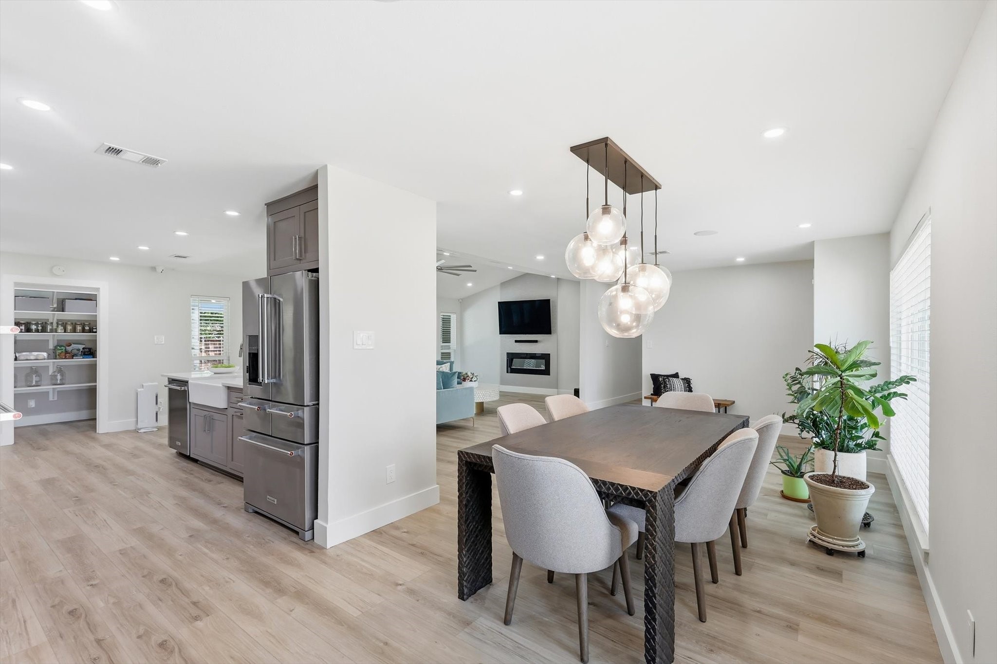 1909 W Red Bird Lane Dallas TX 75232