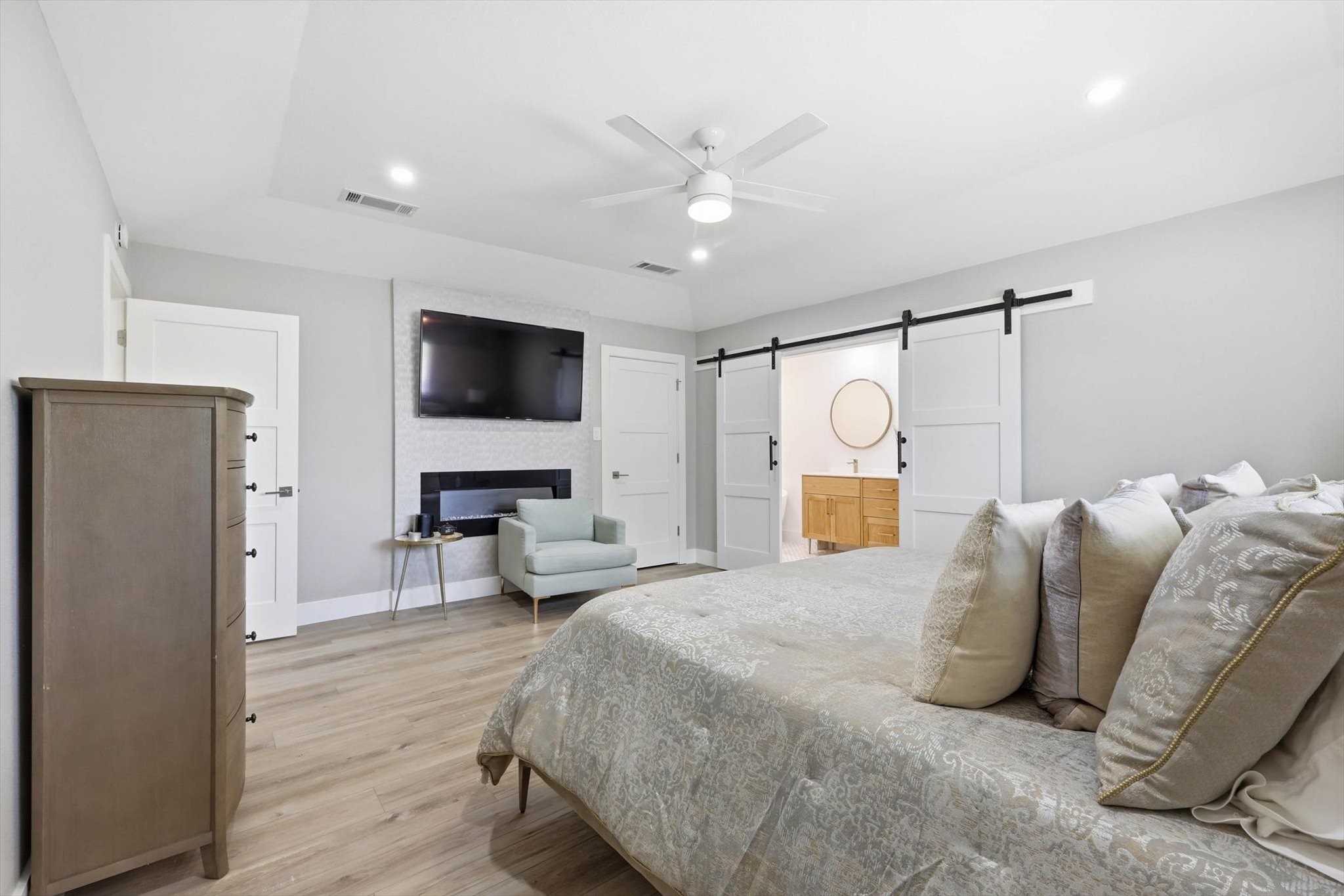 1909 W Red Bird Lane Dallas TX 75232