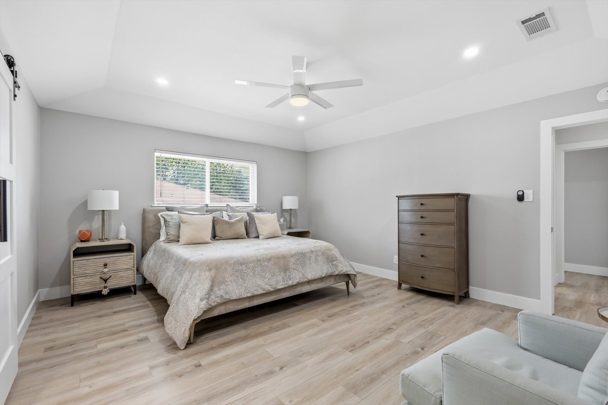 1909 W Red Bird Lane Dallas TX 75232