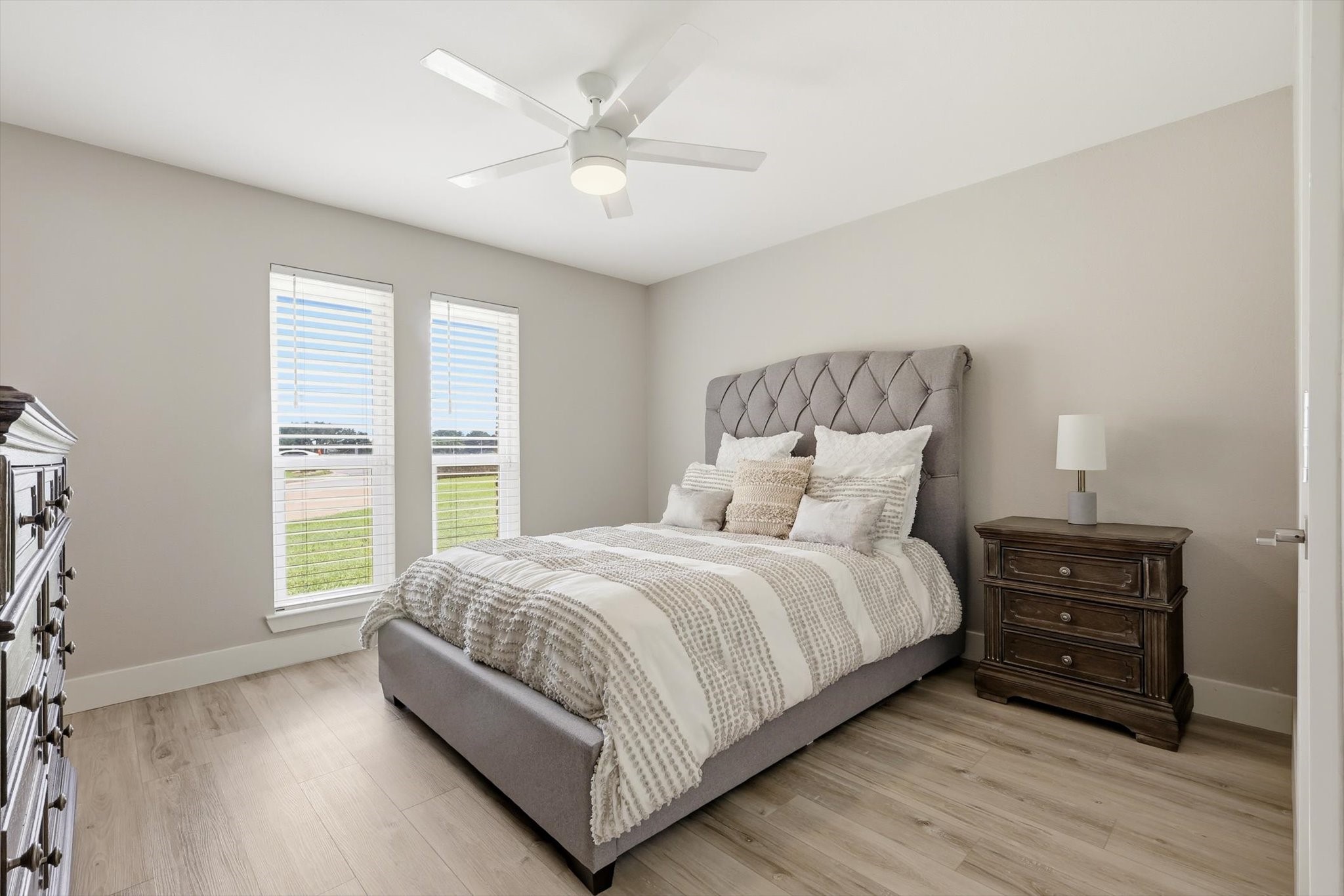 1909 W Red Bird Lane Dallas TX 75232