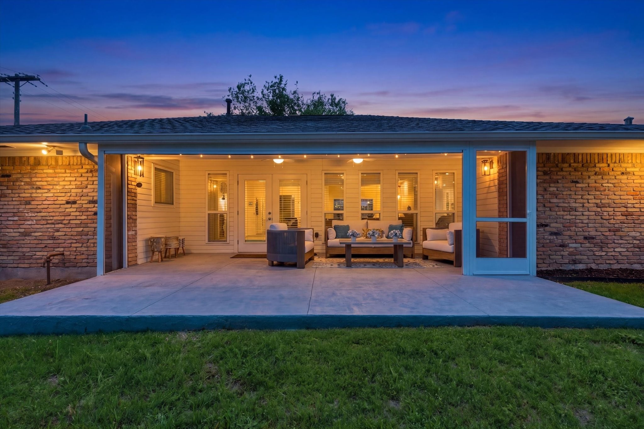 1909 W Red Bird Lane Dallas TX 75232
