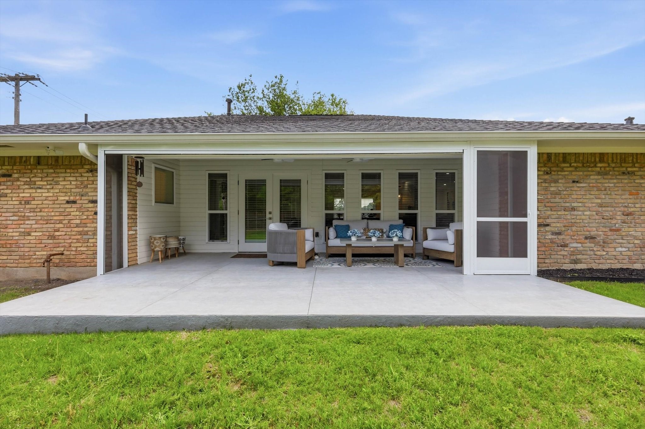1909 W Red Bird Lane Dallas TX 75232