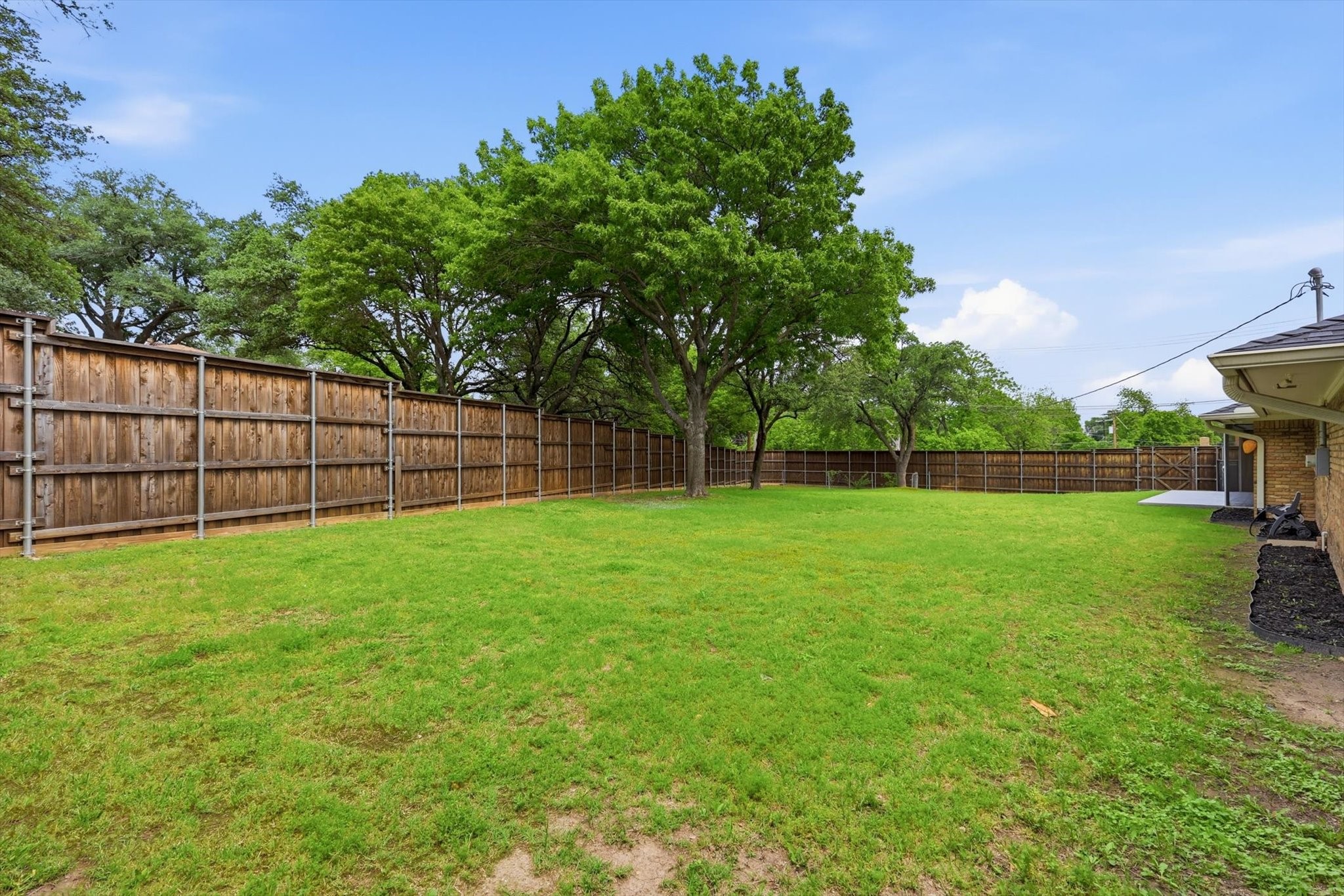 1909 W Red Bird Lane Dallas TX 75232