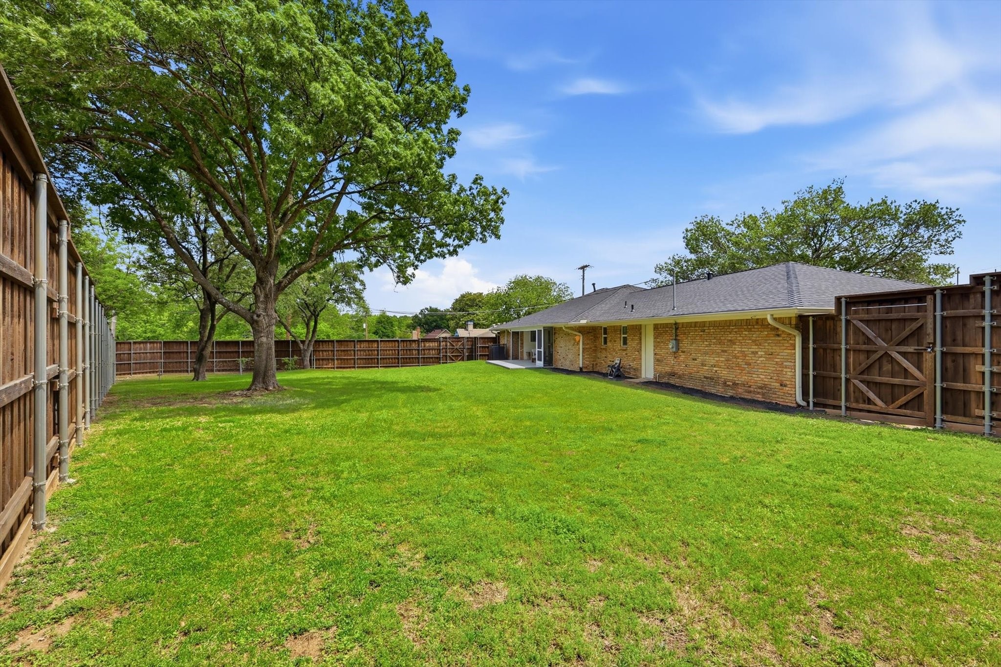 1909 W Red Bird Lane Dallas TX 75232