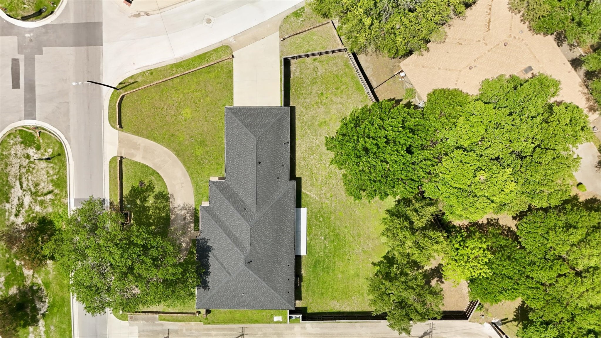 1909 W Red Bird Lane Dallas TX 75232