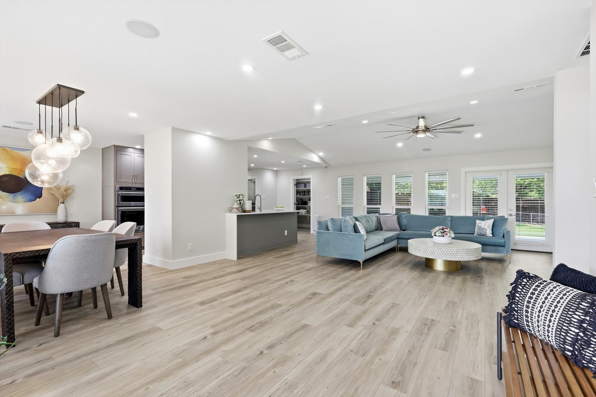 1909 W Red Bird Lane Dallas TX 75232