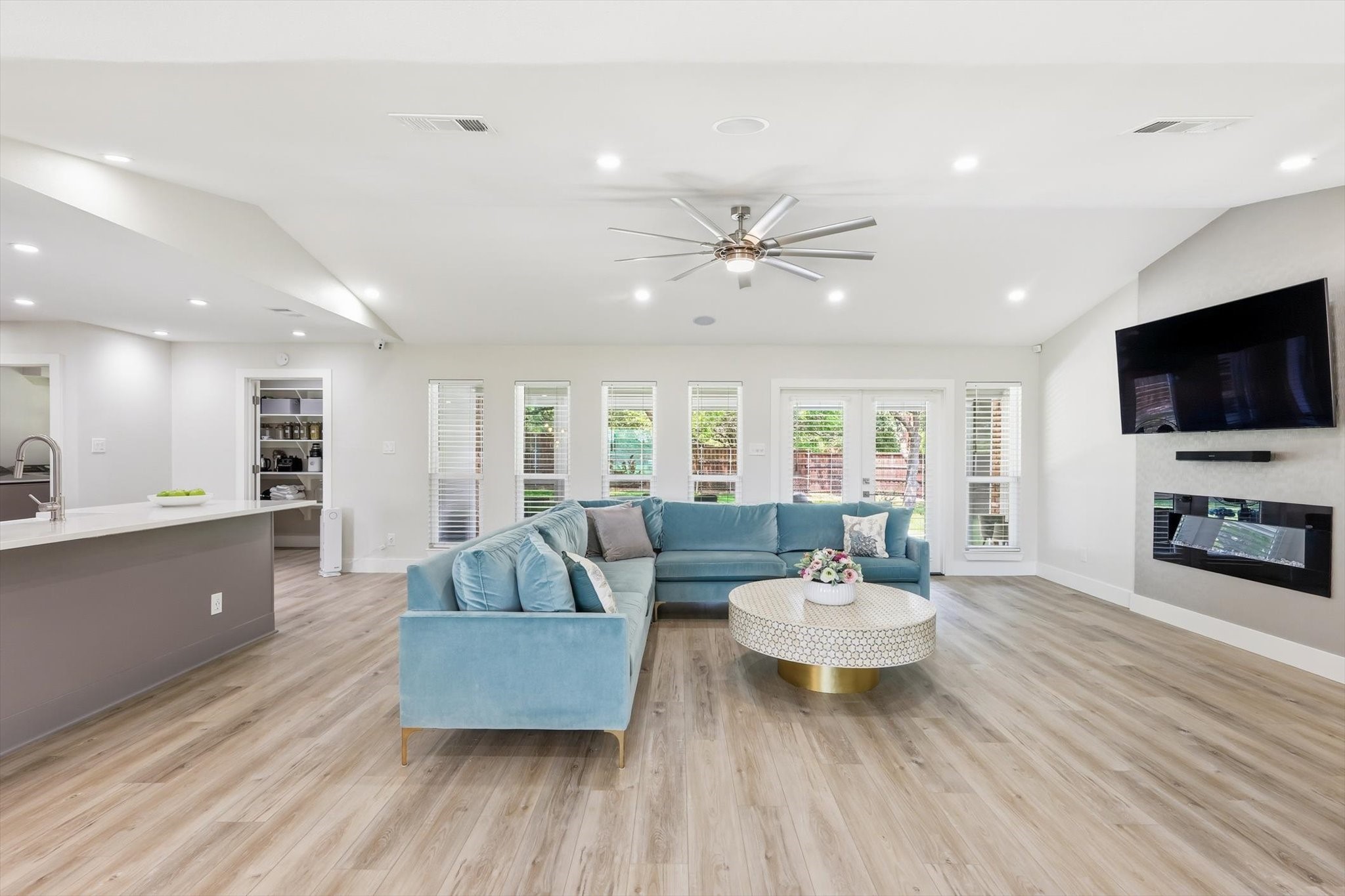 1909 W Red Bird Lane Dallas TX 75232