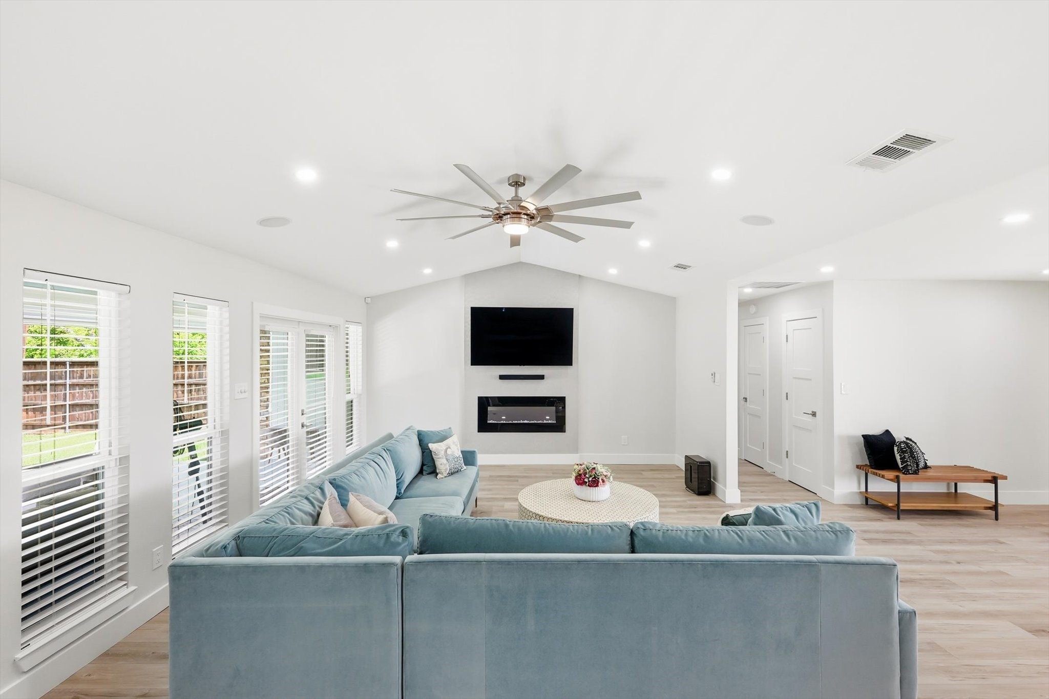 1909 W Red Bird Lane Dallas TX 75232