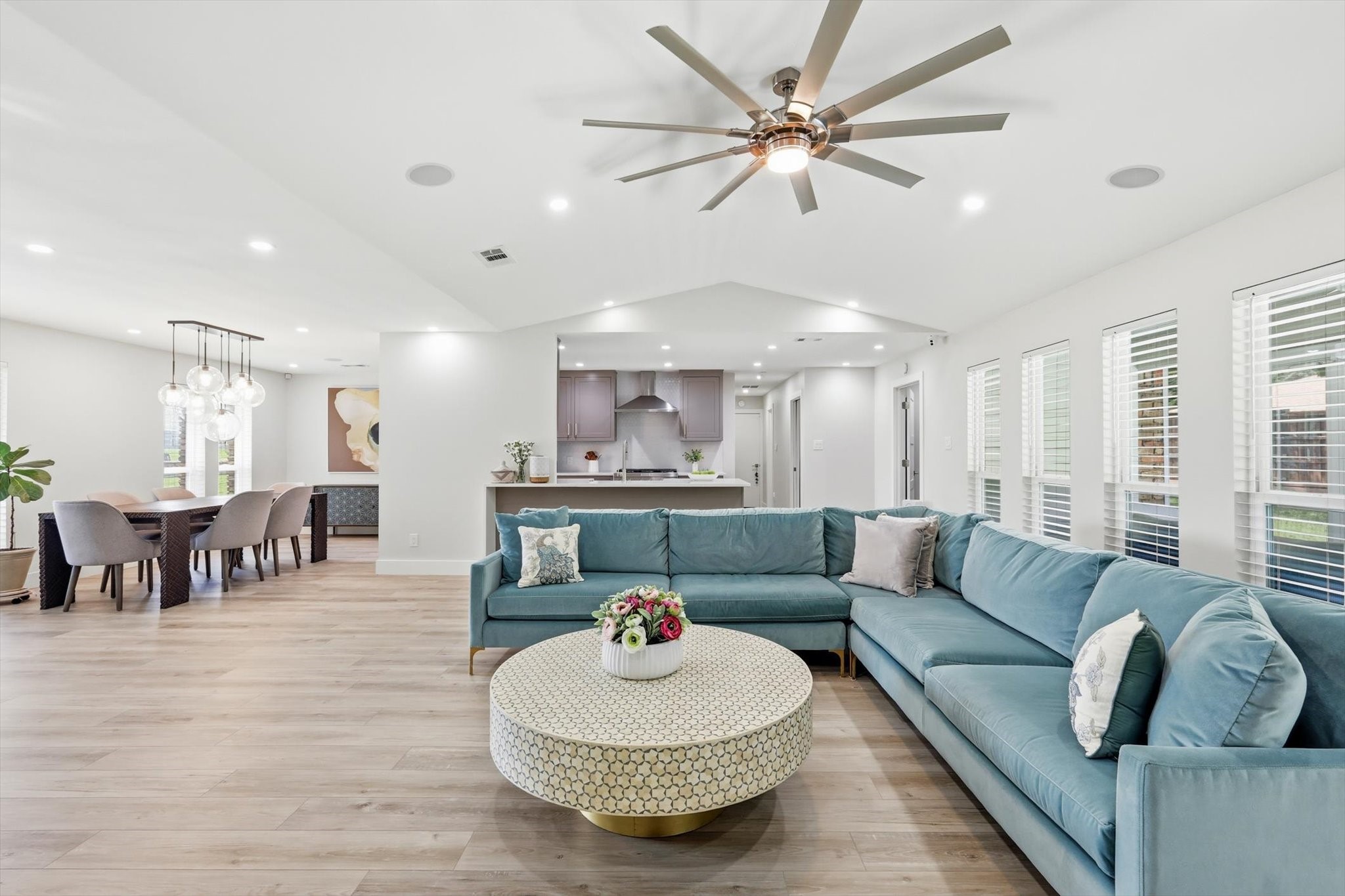 1909 W Red Bird Lane Dallas TX 75232