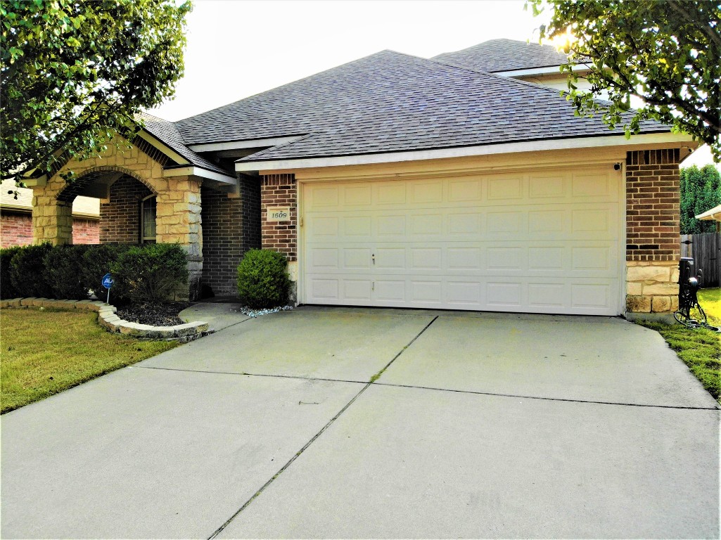 1609 Hillside Drive Waxahachie TX 75165