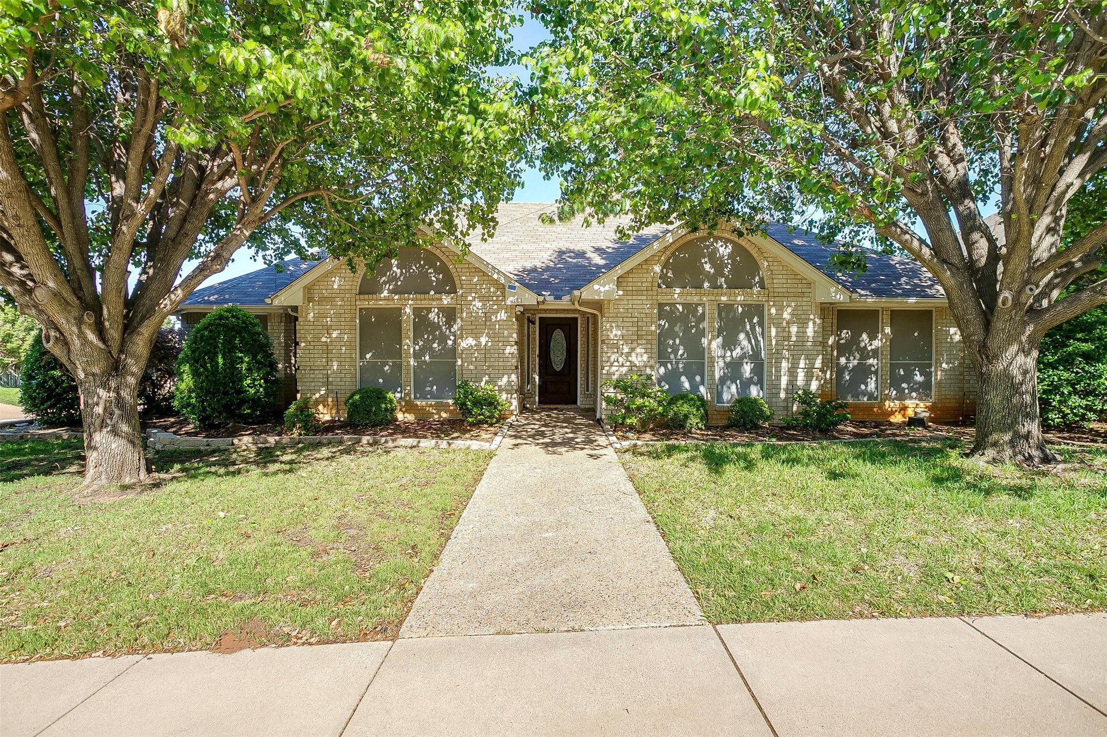 6011 Castle Creek Road Arlington TX 76017