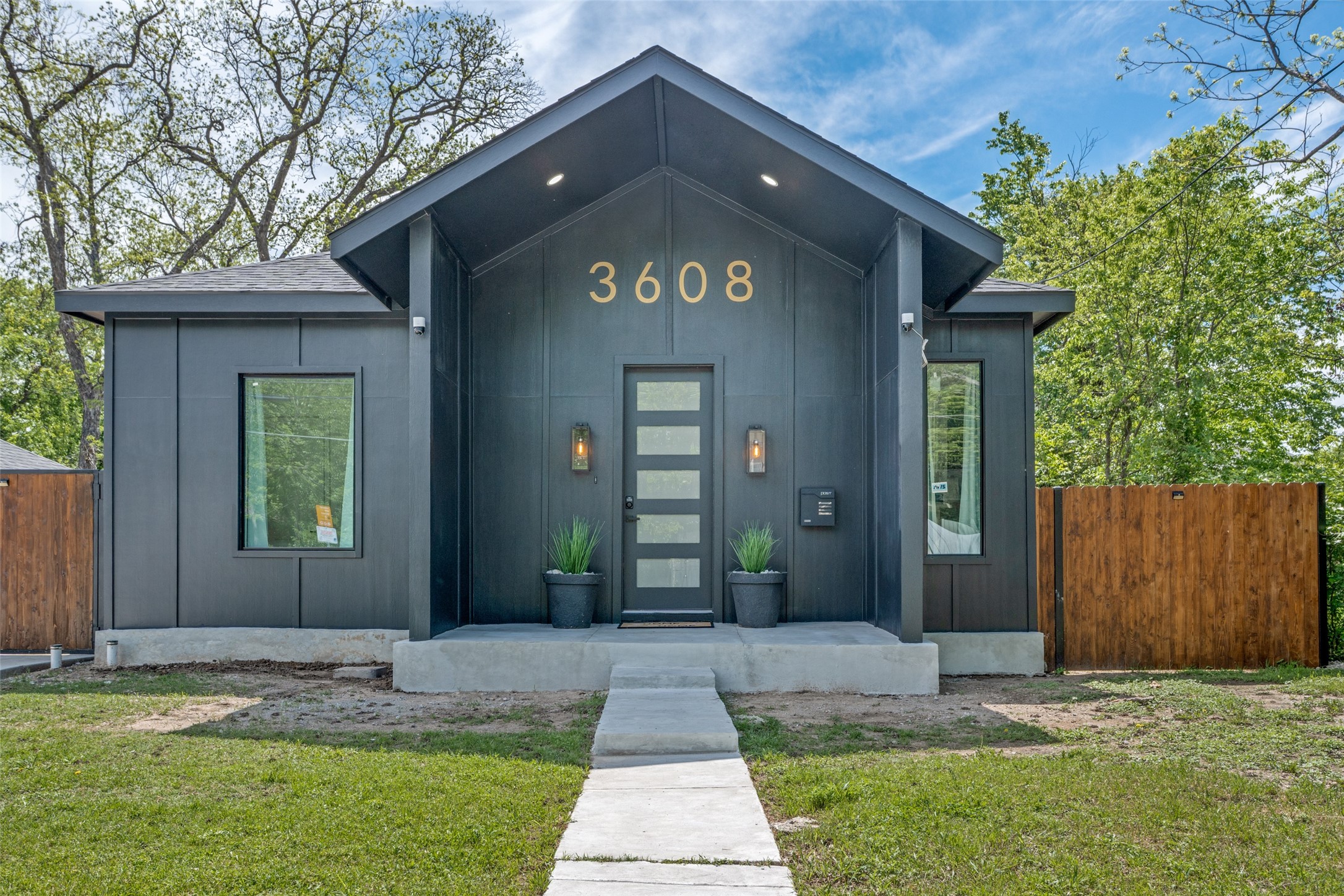3608 Metropolitan Avenue Dallas TX 75210