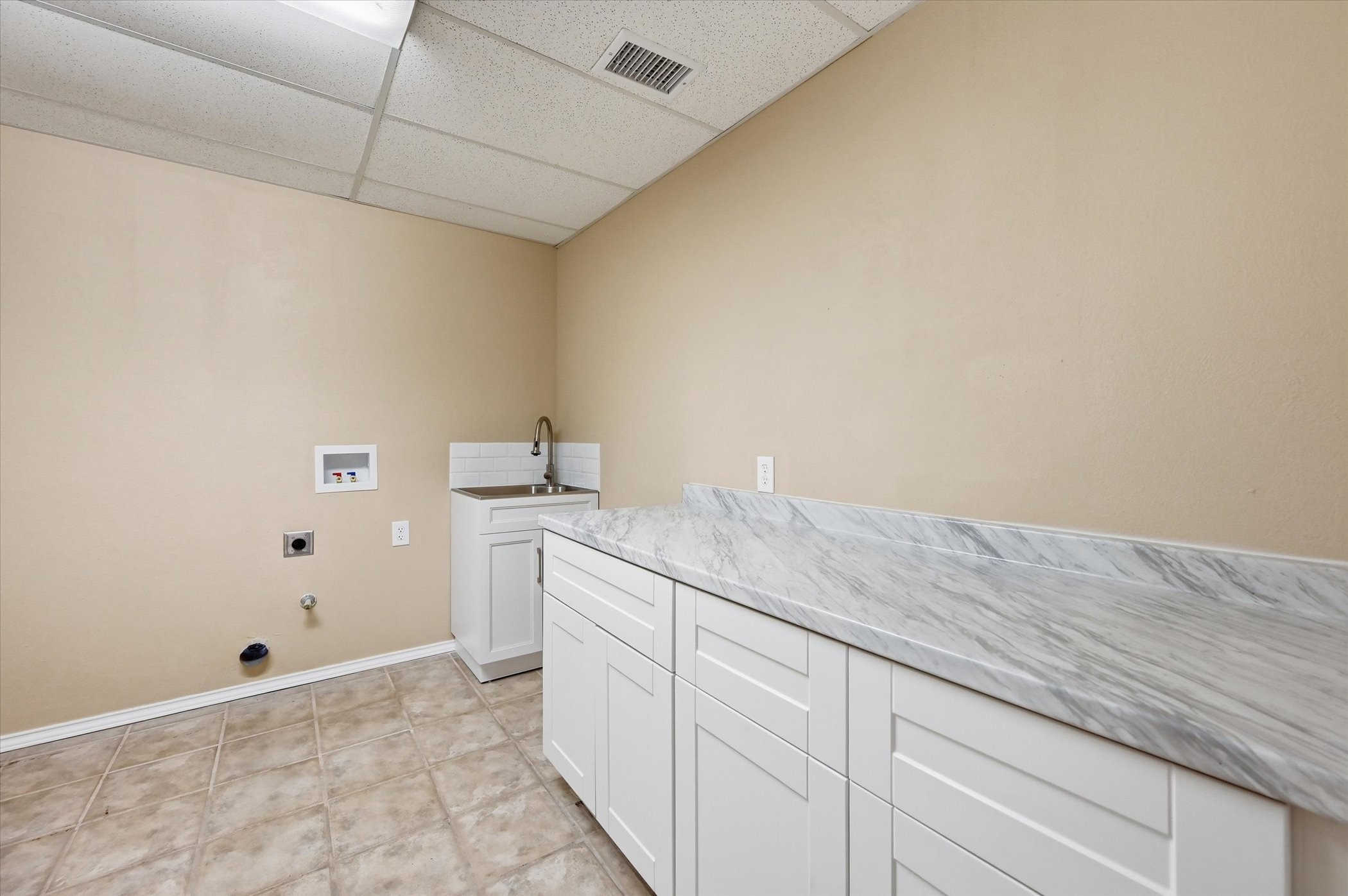 100 Faircrest Drive Desoto TX 75115