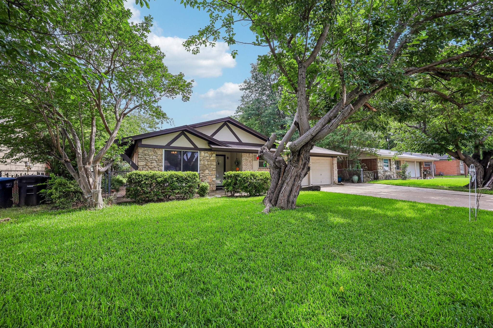 7452 Meadowcrest Drive Fort Worth TX 76112
