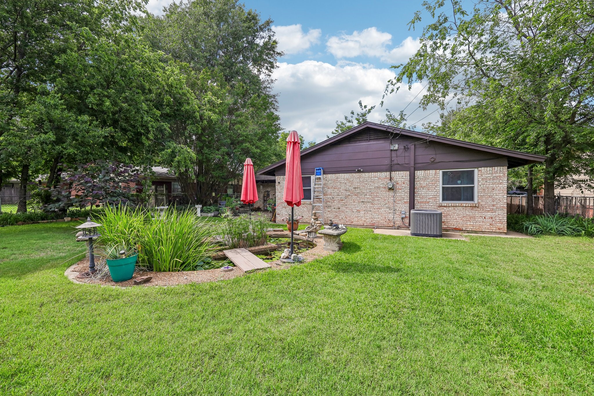 7452 Meadowcrest Drive Fort Worth TX 76112