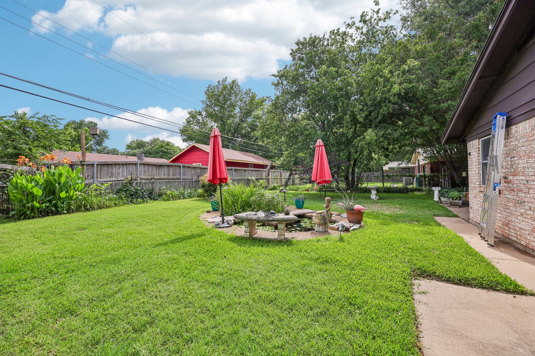 7452 Meadowcrest Drive Fort Worth TX 76112