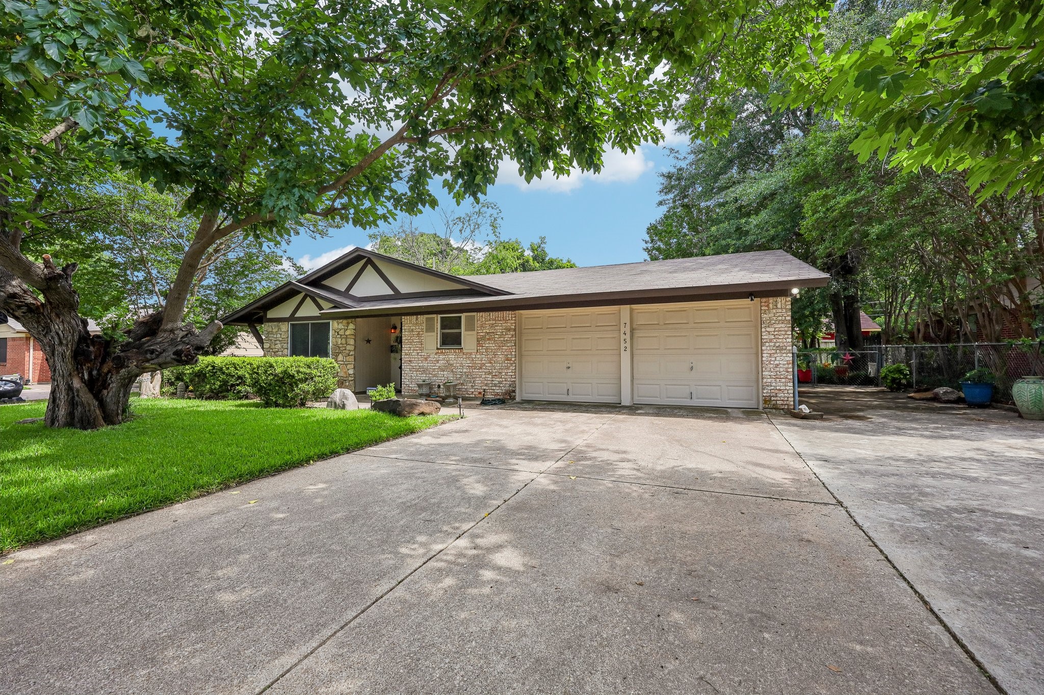 7452 Meadowcrest Drive Fort Worth TX 76112