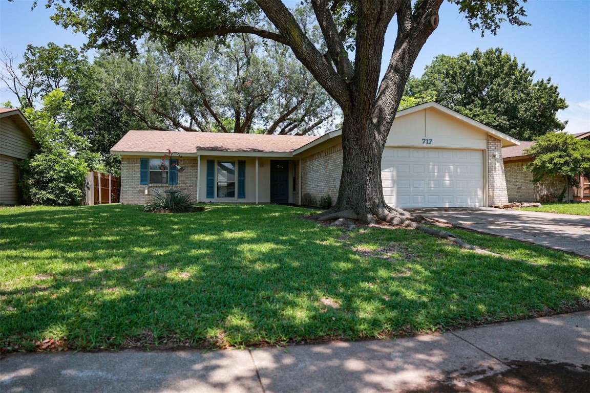 717 Ravencroft Drive Garland TX 75043