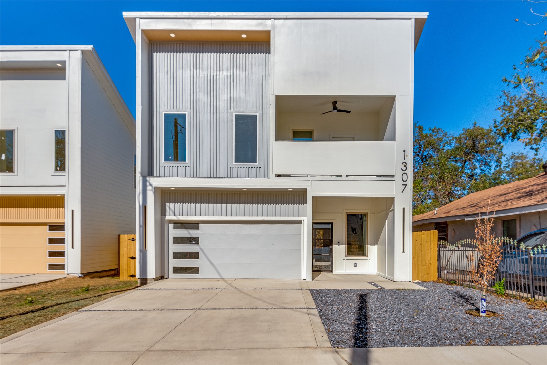 1307 Valley Street Dallas TX 75203