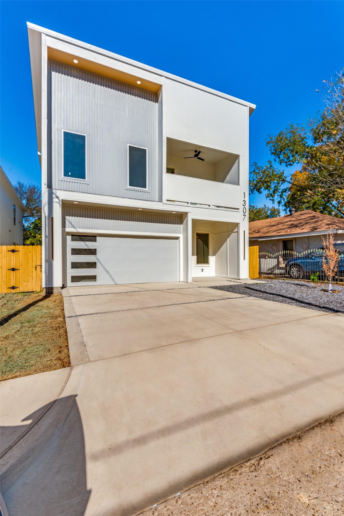 1307 Valley Street Dallas TX 75203
