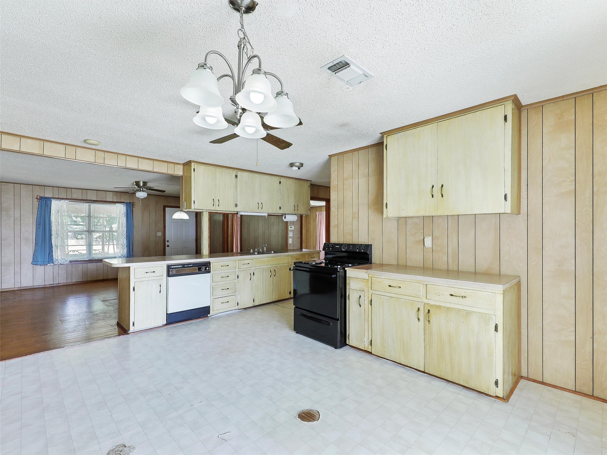 404 Selma Road Bowie TX 76230